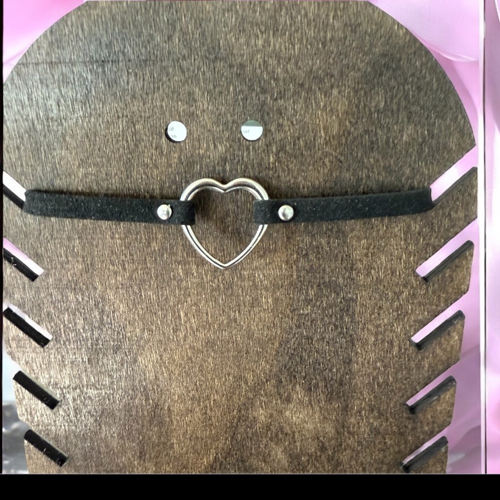Y2K Black Choker Necklace Silver Tone Heart Pendant Goth Grunge Adjustable 12” - Picture 2 of 3